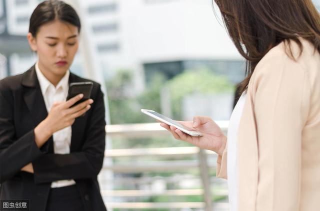 小说：双方打赌，输了吃蟑螂，下一刻兵王直接将一袋蟑螂塞他嘴里