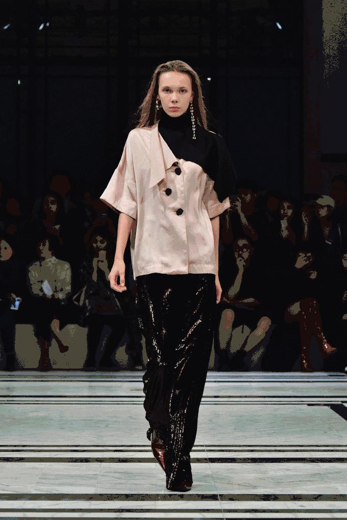 我们在上海时装周最忙的档口，“入侵”了设计师们的手机相册