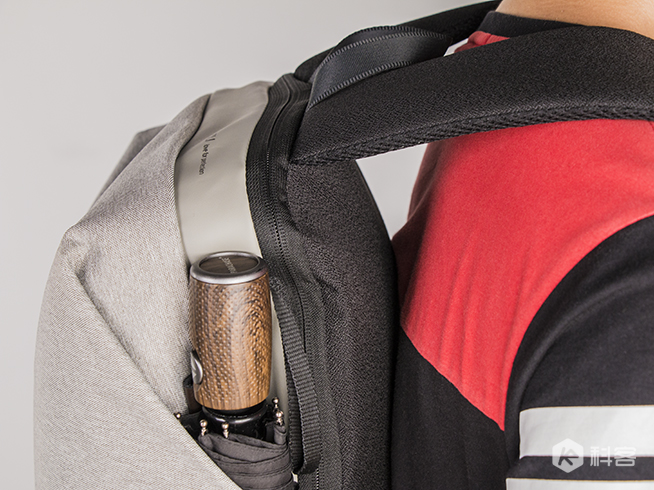 魅族休闲双肩包,魅族双肩包黑色还是灰色好看