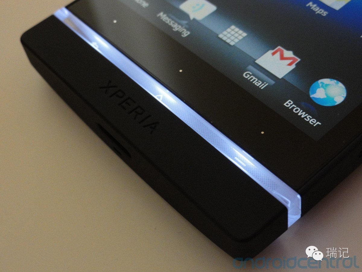 手机的心灵之窗现在开得更小了