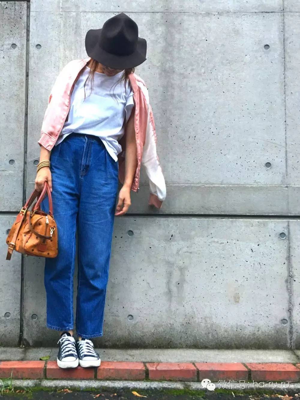 怎么看待mcm山寨包包,mcm包双肩搭什么颜色衣服