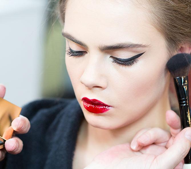 超级显白最近很火的口红,哪个牌子口红巨显白