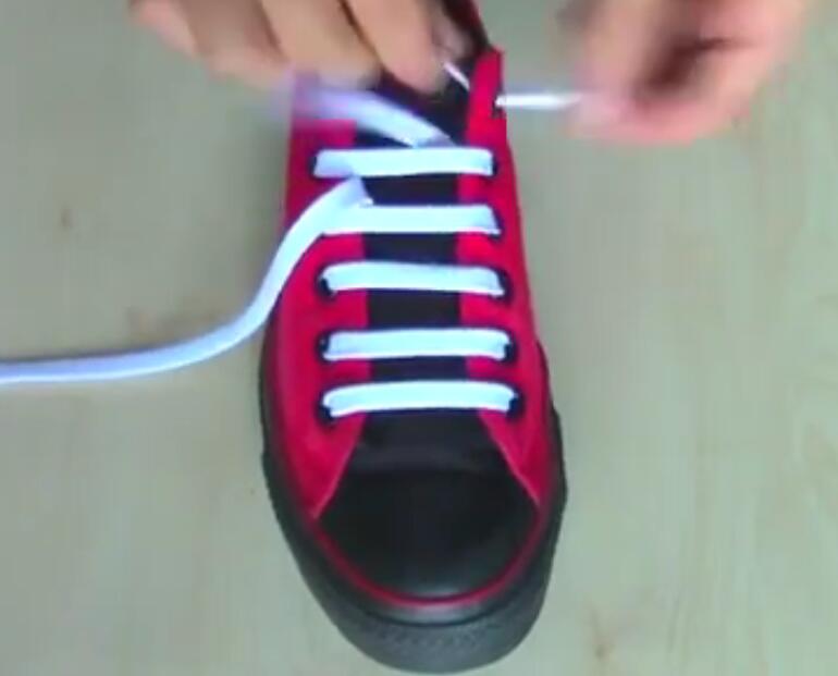 教你如何绑鞋带教程,骚气鞋带系法