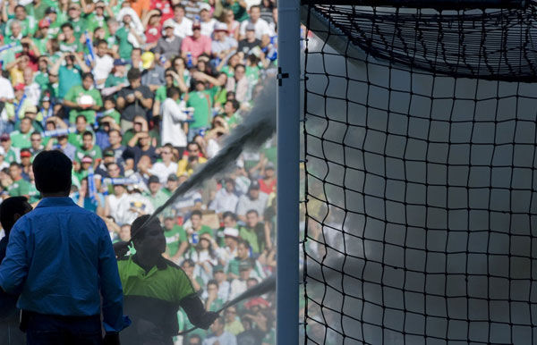 地震火山闪电,地震暴风雪