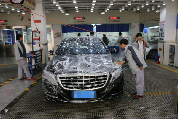 迈巴赫无痕修复,迈巴赫后保险杠喷漆