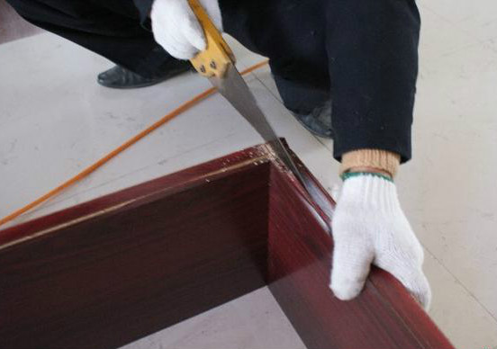 10年装修的老师傅忠告,木门安装关不严有什么妙招