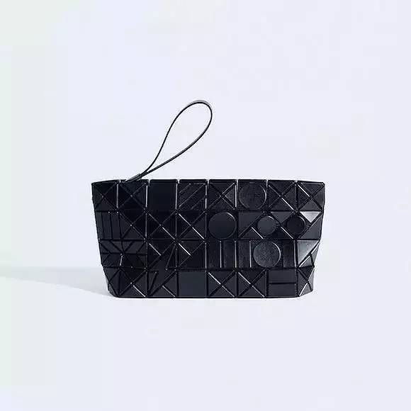 三宅一生当时面临什么问题,三宅一生主要是卖什么的