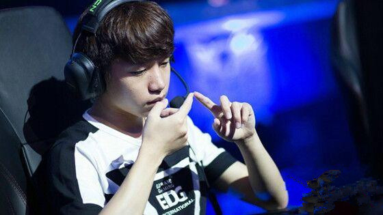 笨鸡skt采访,skt赛后采访搞笑视频