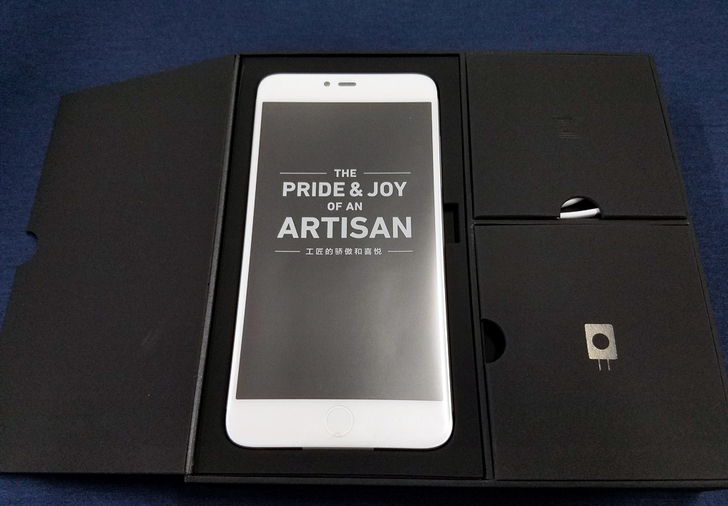 表妹夸我的iPhone真好看，没好意思说这手机叫锤子