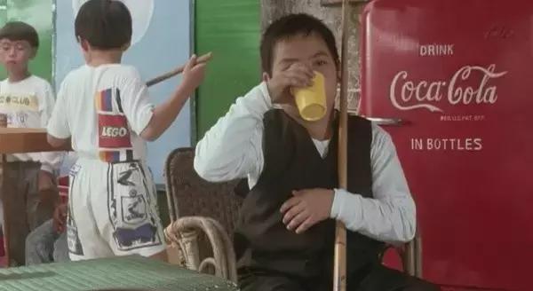 周星驰跳起来打台球片段,周星驰打桌球片段