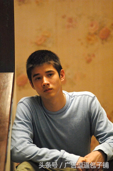 描写年龄差爱情的电影 (讲述初恋的电影有哪些)