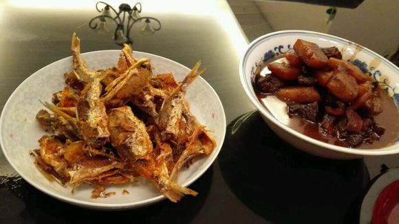 小河钓起一条“翘嘴”仔细一看我笑了