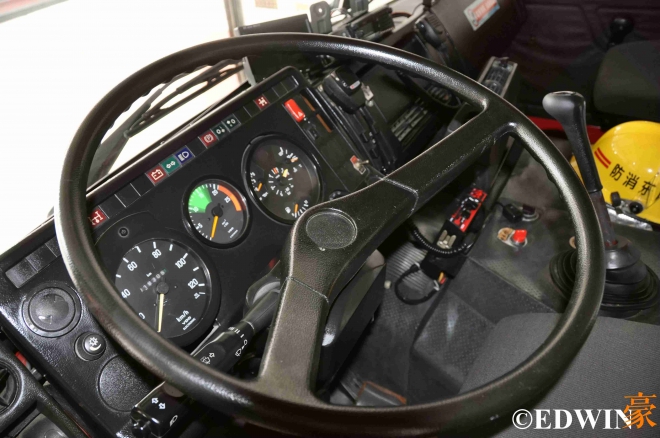 奔驰国产大卡车,奔驰卡车和国产卡车