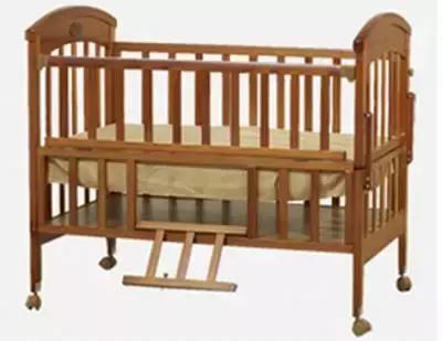 如何给宝宝选择安全的婴儿床,婴儿需要买什么样的婴儿床