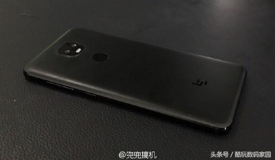 乐视什么时候发布的手机,双画面20倍变焦高清摄像头