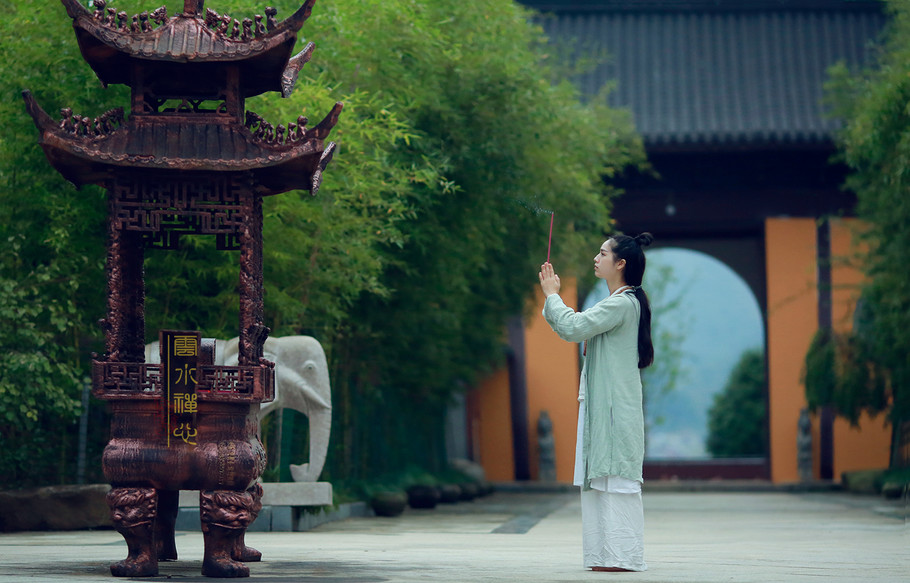 南无阿弥陀佛佛光四射,震撼心灵的南无阿弥陀佛