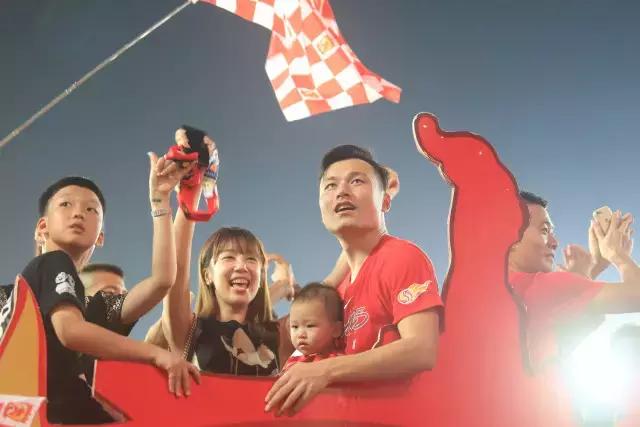 广州恒大夺冠之场,恒大6连冠庆典