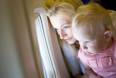 婴儿坐飞机是怎么坐呀,婴儿乘坐飞机小常识