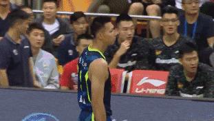 阿联脱鞋事件再起风波,易建联谈退出男篮