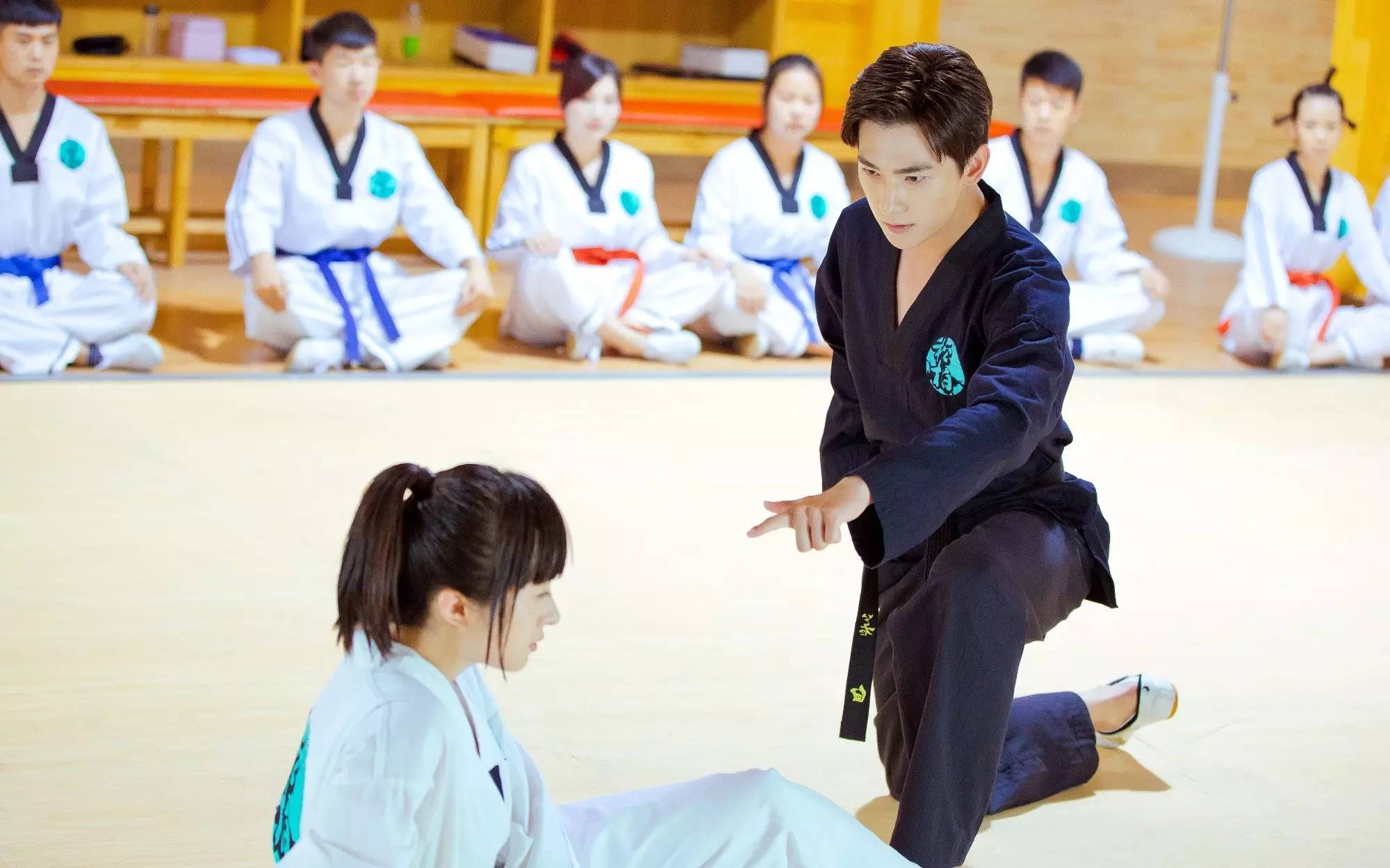 看个电视就要学武术,你咋不上天呢?