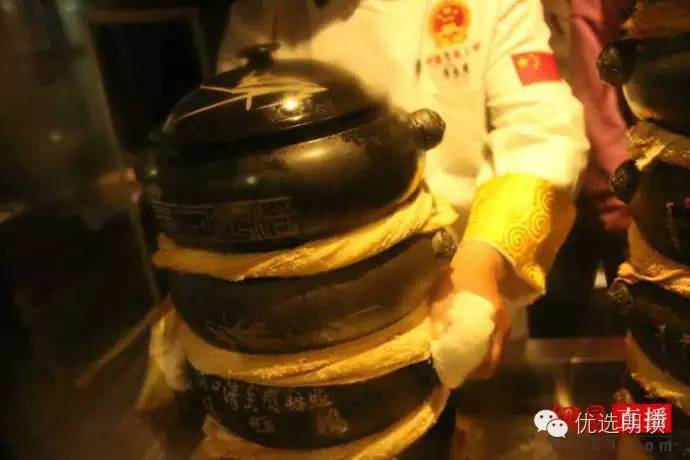 舌尖上的云南第二期：毛主席都夸赞的汽锅鸡是这样做出来的