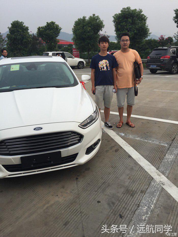 90后大学毕业生艰苦创业,喜提蒙迪欧1.5T时尚型