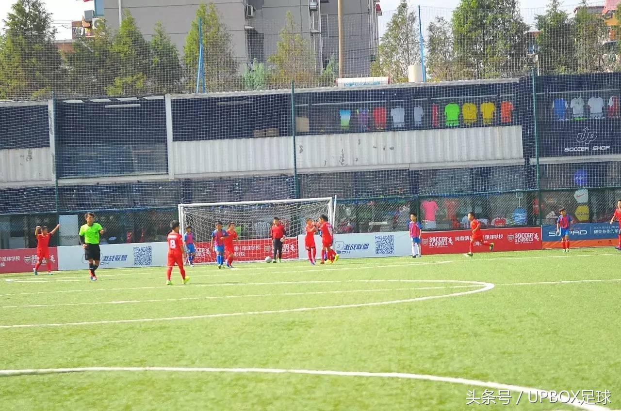 9岁孩子捣蛋又希望得到认可,小孩模仿足球花式过人