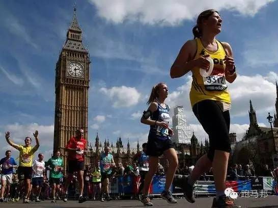 邀请黑人运动员参赛对中国马拉松来说是一剂麻药，会上瘾~