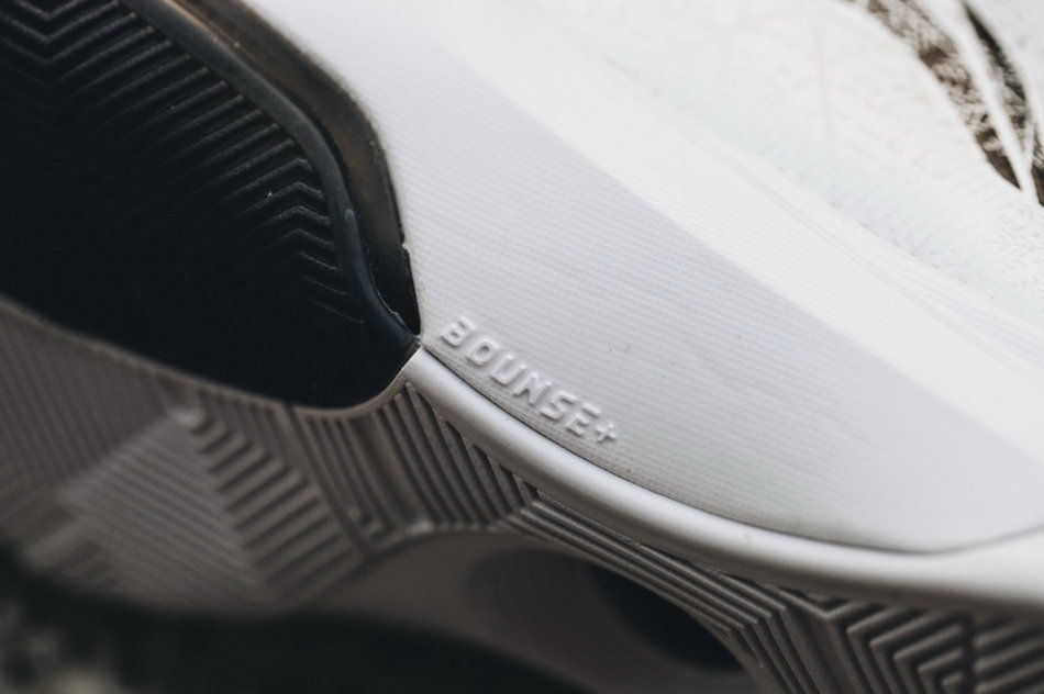 国产Kobe5？李宁闪击3低帮版球鞋Speed3Low