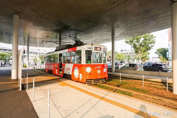 酷ma萌陪伴机器人熊本熊,酷ma萌和熊本熊