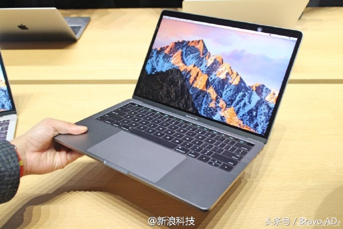 10.28早报：苹果发新MacBook阿里旅行更名“飞猪”