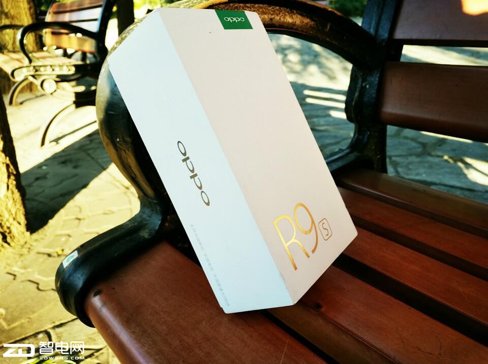 oppor9s柔光摄像头价格,oppor9s清新绿开箱视频