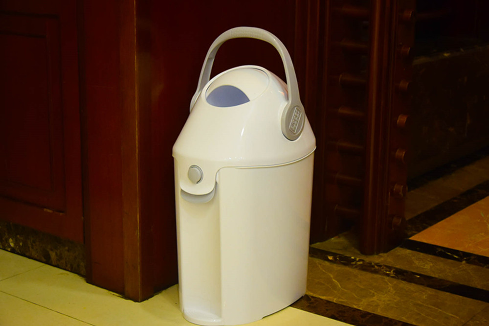 垃圾桶特“高调”,人妻22个零件收纳桶