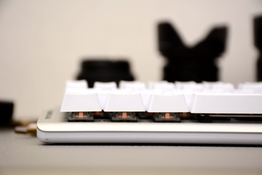 难得有个薄的机械键盘，颜值担当的达尔优EK815开箱