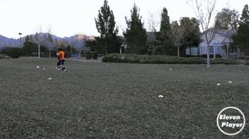 足球1v1防守技能训练多种方法,足球防守技巧与套路图解