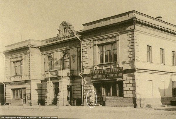 俄罗斯又添灵异传说？这组拍摄于110年前的照片有猫腻！