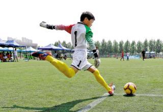 校园足球赢了尖叫呐喊,校园足球角球