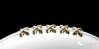 唯物｜情人节倒计时，去看50个潮牌出的超级碗纪念球，独一无二