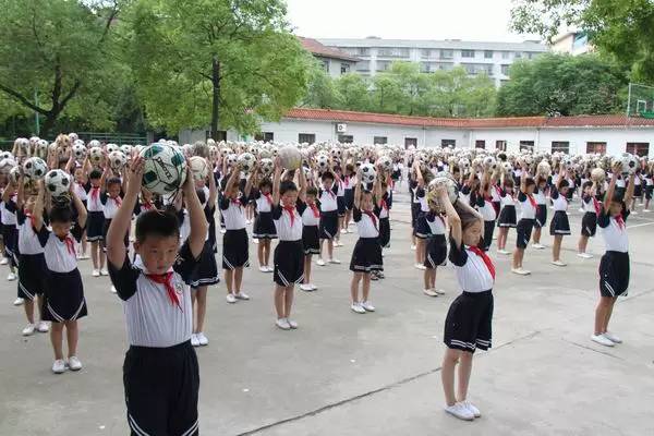 青训足球基本功训练教程儿童,有关开展校园足球的政策