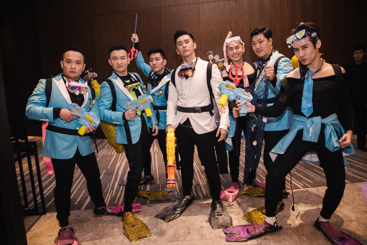 人鱼夫妇钟丽缇张伦硕机场,人鱼夫妇钟丽缇张伦硕歌曲