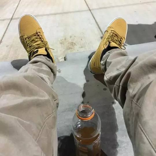 还在穿小白鞋吗,还在穿冬天的鞋子