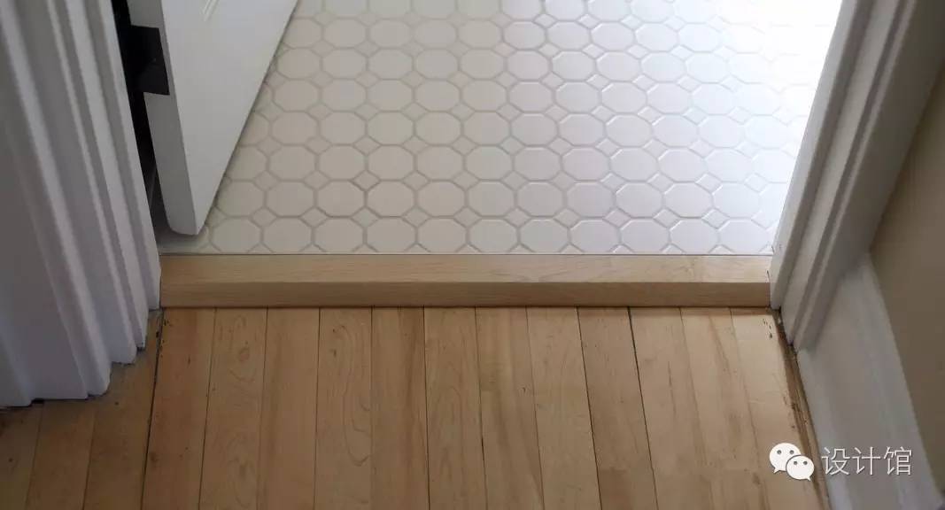 一边铺瓷砖一边铺地膜,一边贴砖一边填缝吗