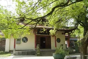 周末气温开始回升,周末天气转晴但温度低迷