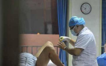 临产时内检要伸一只手进去吗,妇产科医生接生尴尬怎么办