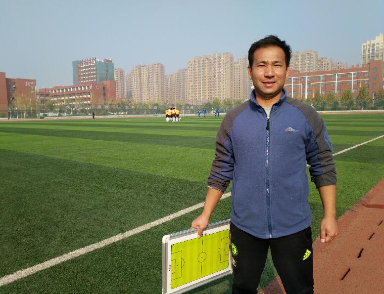 聊城业余足球场上的“国字号”教练