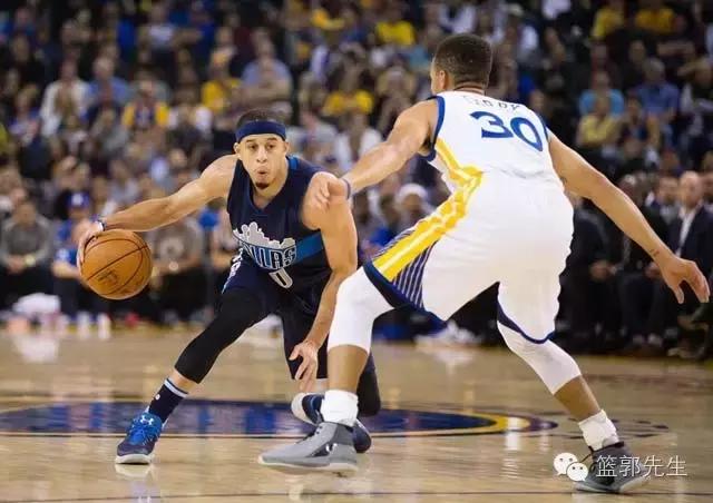 库里打小牛犹犹豫豫，或是为这名角色球员“送戏”
