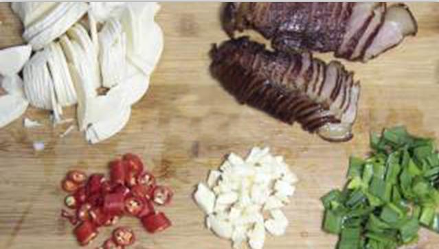 正宗湖南老杨冬笋炒腊肉,冬笋炒腊肉冬笋需要焯水吗