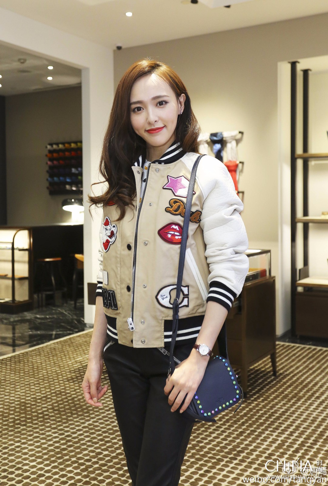 刘亦菲的气质穿搭靠的是肤色,刘亦菲比较适合的穿衣风格