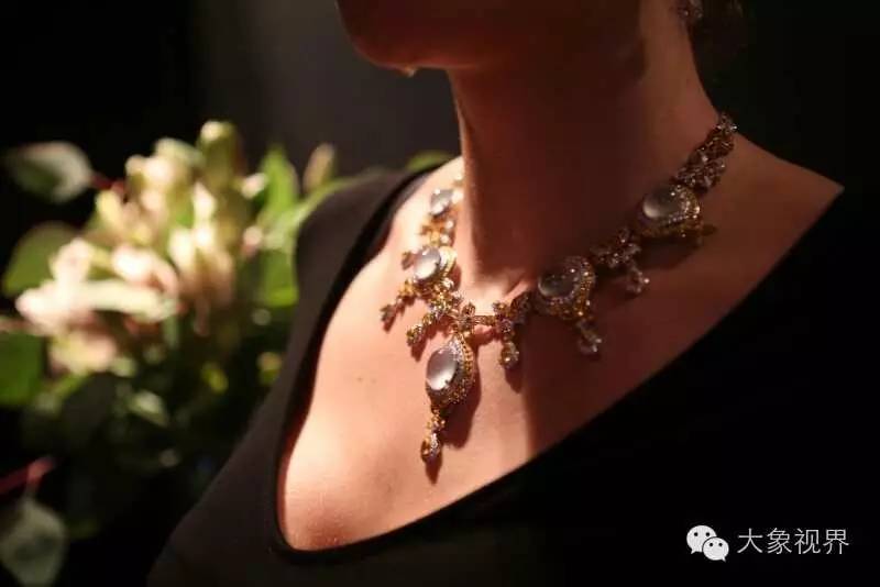 美艳洋模带您私家欧洲之旅!