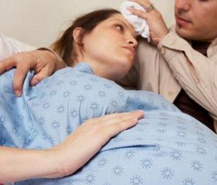 临产时内检要伸一只手进去吗,妇产科医生接生尴尬怎么办